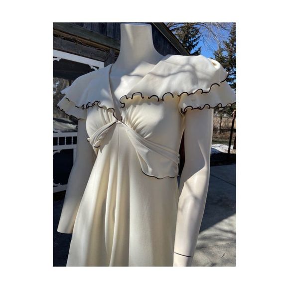 70s Ivory Maxi Dress Brown Ruffle Trim V Neck Flutter Cap Sleeve Oversize Collar - Picture 9 of 14
